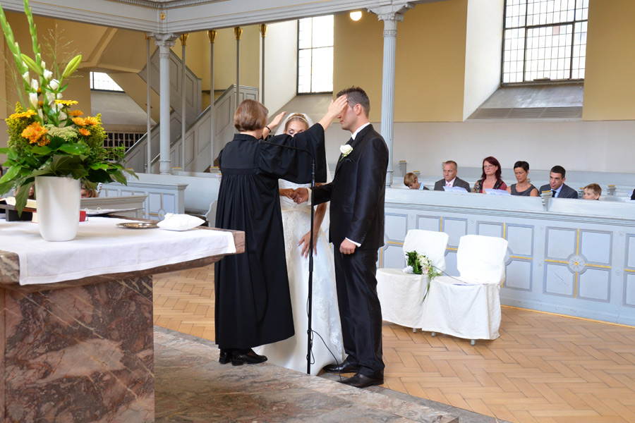 Segnung, Hochzeitsfotos in der Neanderkirche in Düsseldorf